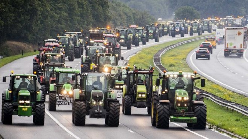 Dutch tractor protest sparks ‘worst rush hour’ – FBC News