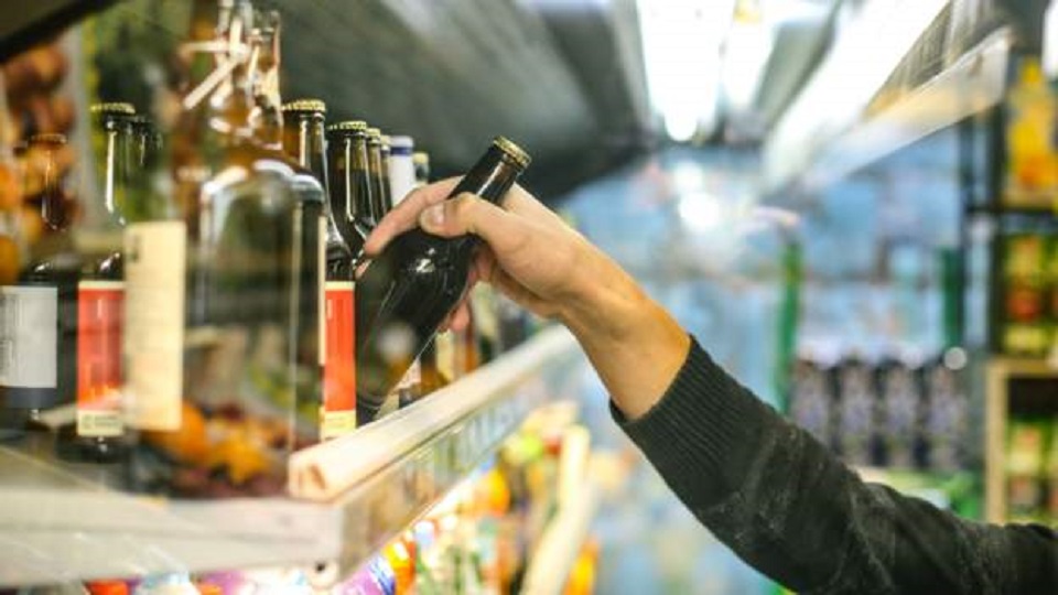 Alcohol sales surge in US, research suggests - FBC News