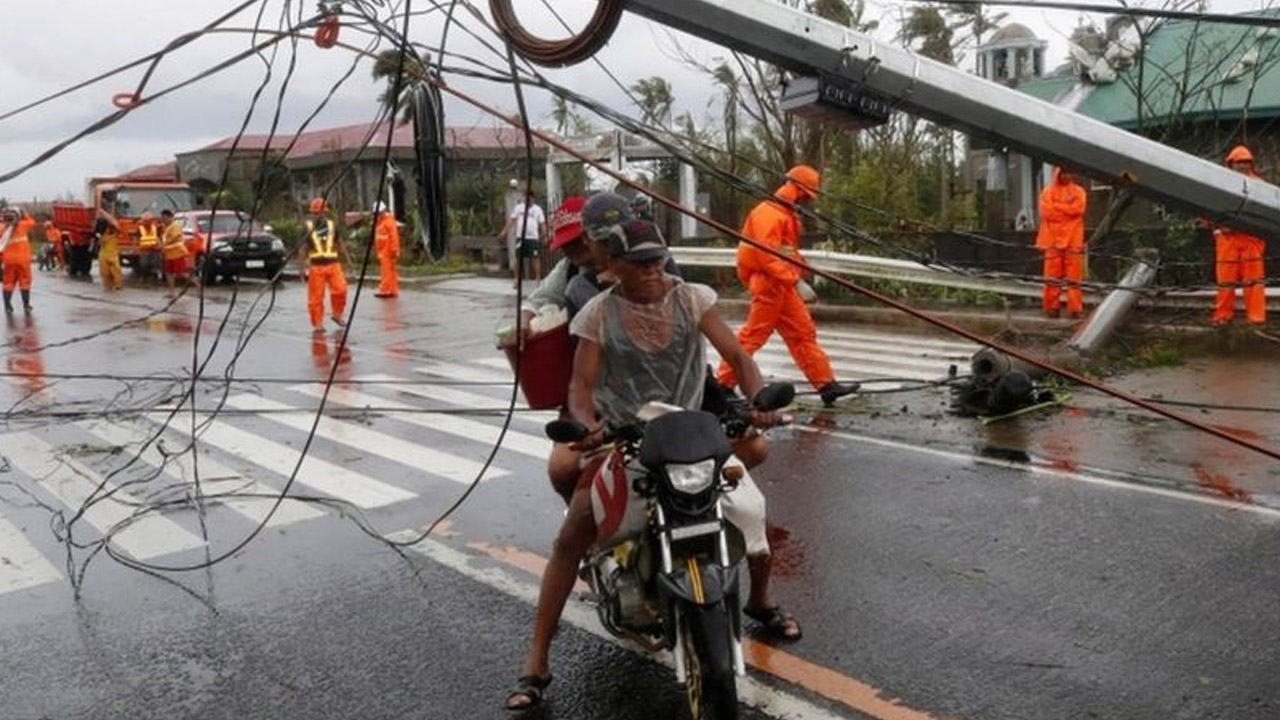 philippines-hit-by-year-s-most-powerful-storm-fbc-news