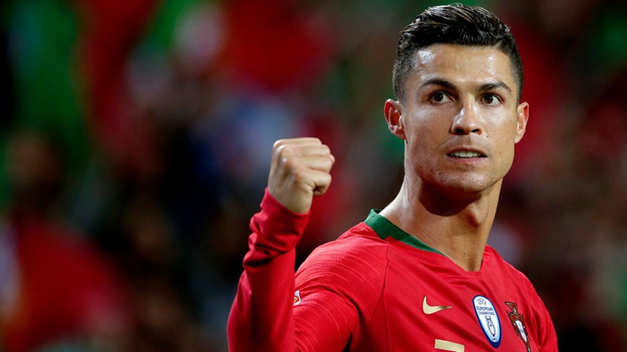 Cristiano Ronaldo auctions off signed shirt to raise funds for La Palma