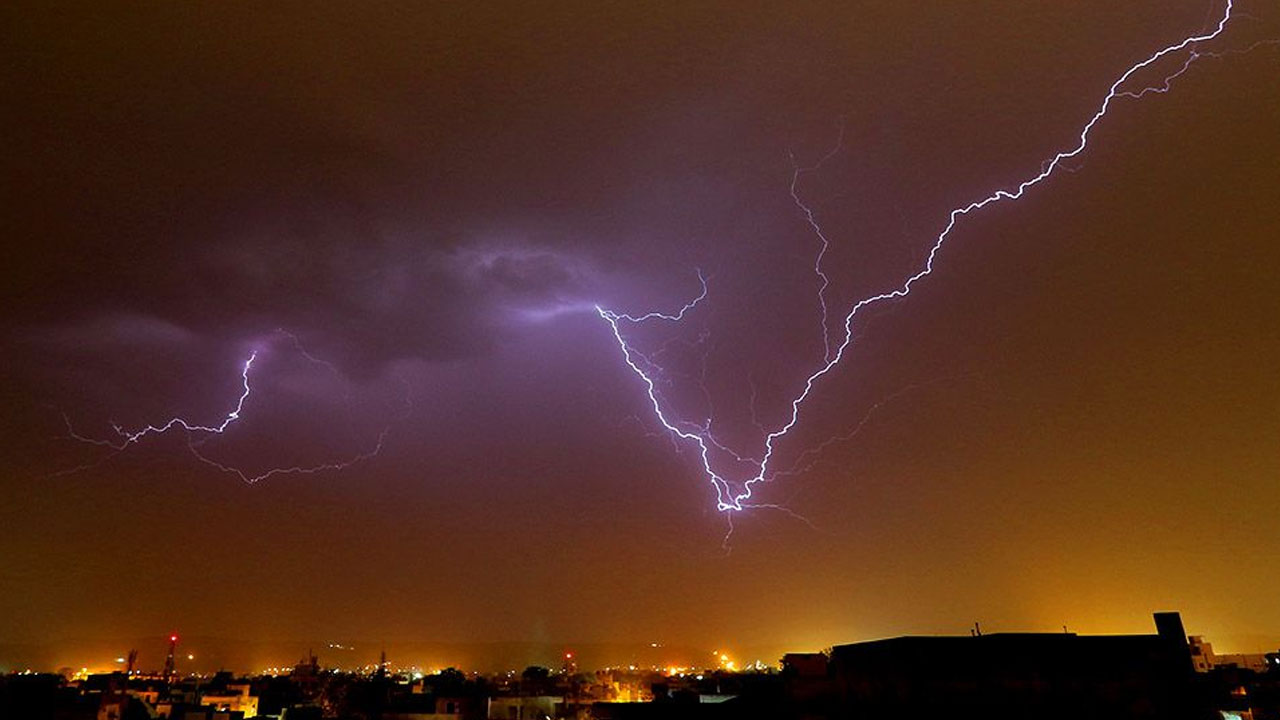 Lightning strike kills 11 taking selfies in India – FBC News