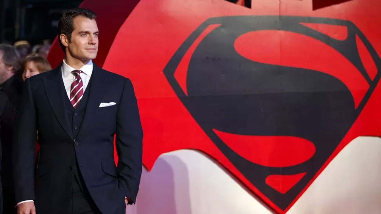 Fans & Celebs Show Their Support For Henry Cavill As The DCU's Superman