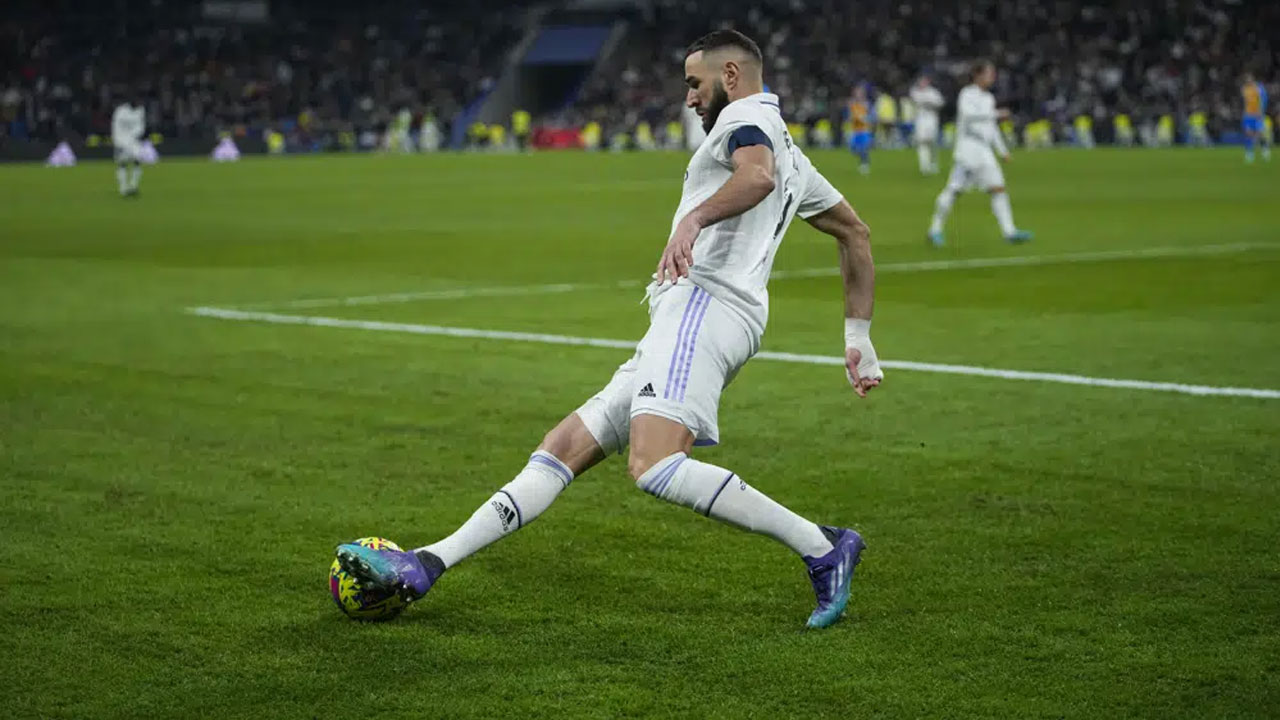 Go madrid. Стадион Реал Мадрид. Courtois and Benzema. Hazard Benzema.