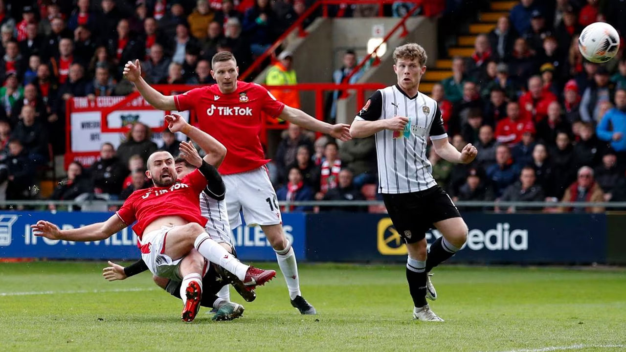 7 POINTS AWAY!' Wrexham's thrilling Notts County win brings promotion  closer