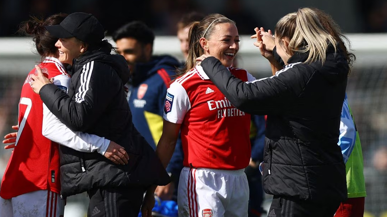 Stunning Katie McCabe winner earns Arsenal victory over Manchester City -  The Irish News