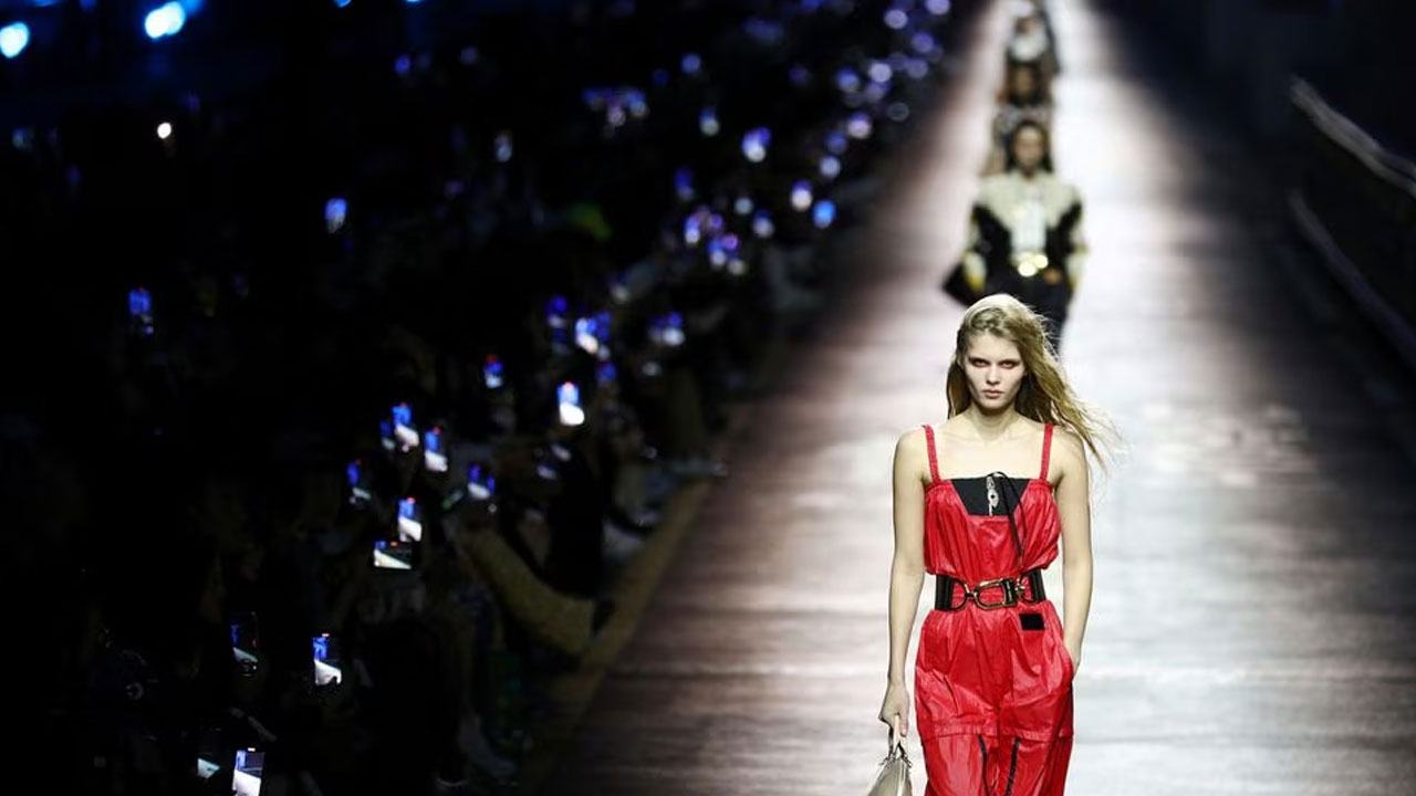 Louis Vuitton turns South Korean bridge into runway