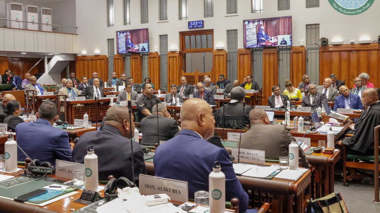Fidżi żądają przejrzystości w sprawie podwyżki wynagrodzeń parlamentarzystów – FBC News