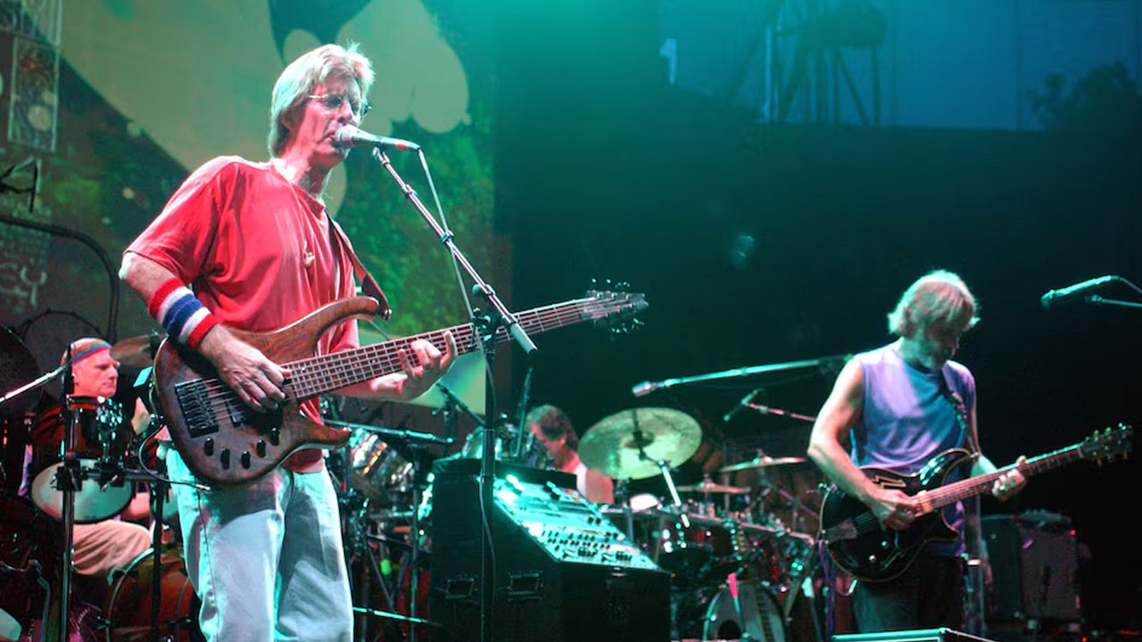 Phil Lesh, bassist and founder of the Grateful Dead, dies at the age of 84 – FBC News